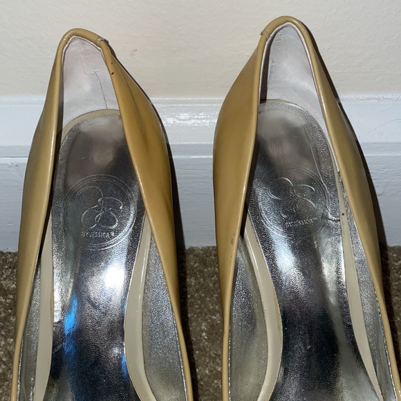 Nude women’s heels - Picture 3 of 6